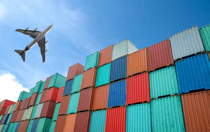 Brasil pode ser beneficiado com os entraves entre China e EUA, mas há riscos