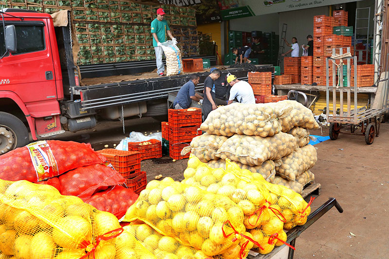 CNA anuncia medidas para reduzir impacto na comercialização de alimentos