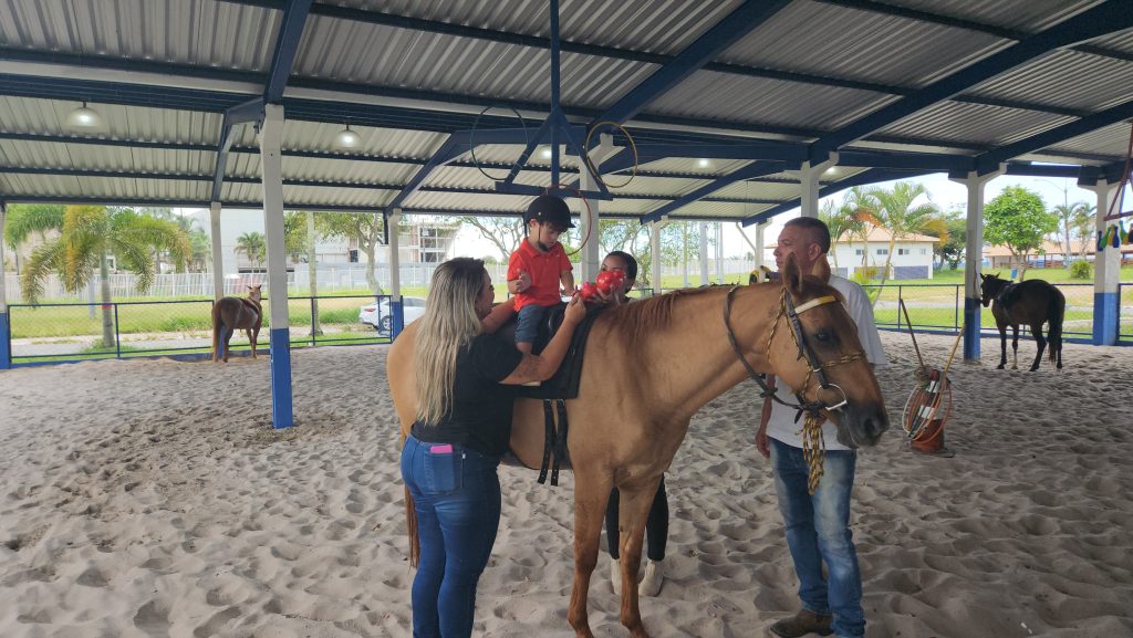 Cavalos ajudam na qualidade de vida de pessoas com deficiência