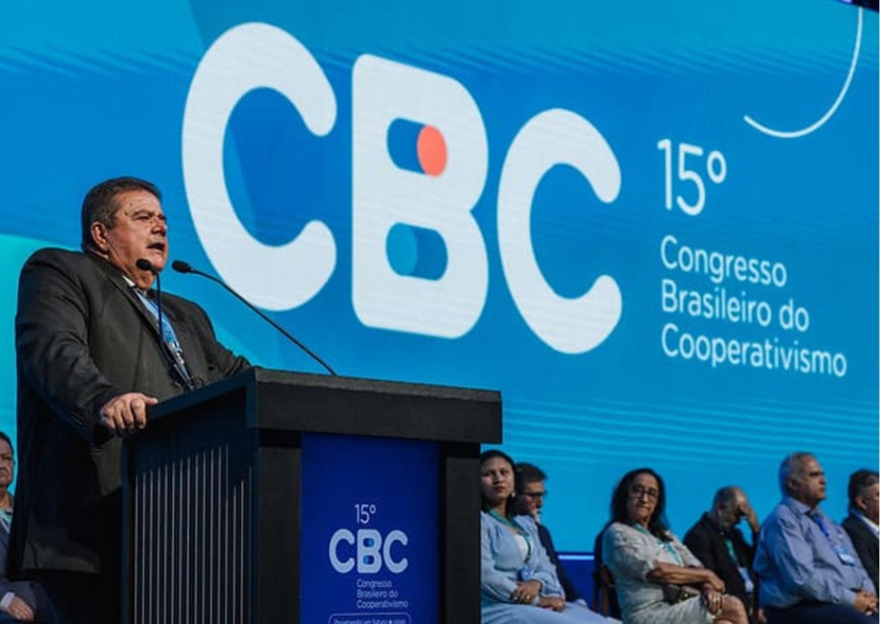 Cooperativismo brasileiro traça futuro no 15º CBC com liderança do presidente Márcio Lopes de Freitas