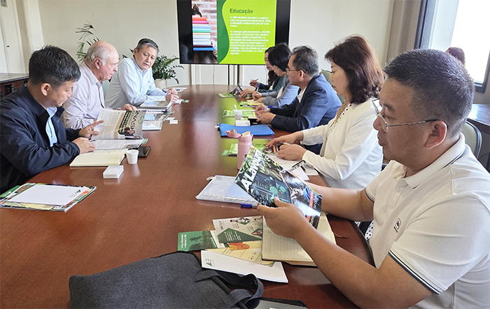 Academia de Ciências Agrícolas de Sichuan (China) busca intercâmbios com o Brasil