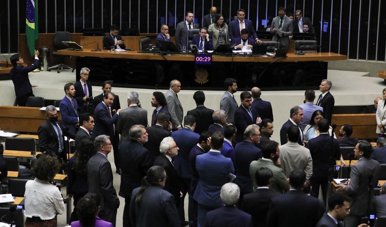 Câmara aprova PL que simplifica regras para licenciamento ambiental
