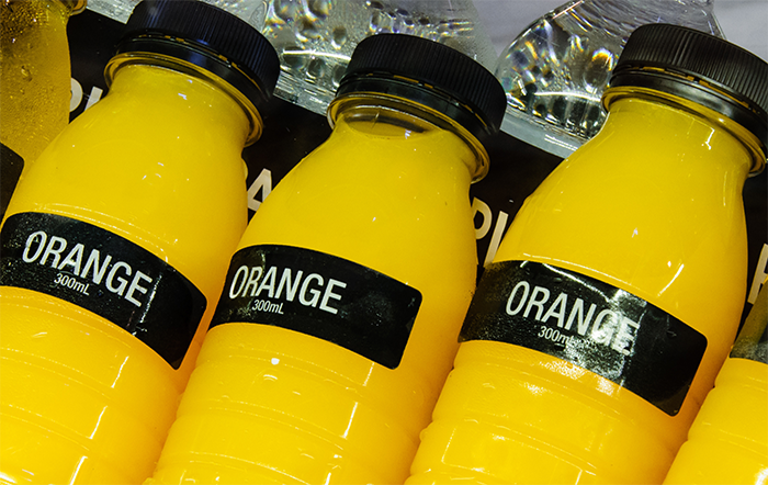 Suco de laranja brasileiro está fora do tarifaço de 50% do Trump