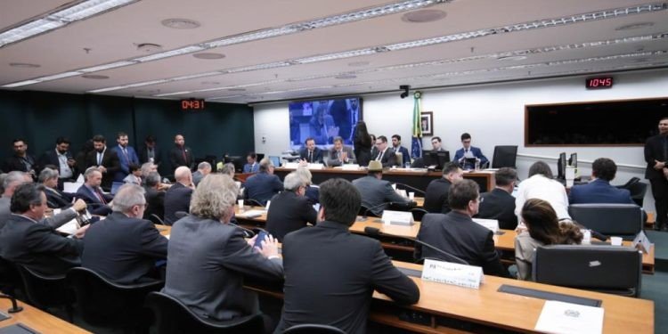 Em debate na Comissão de Agricultura, Haddad ameaça bancada com cortes de emendas e de recursos para o Plano Safra