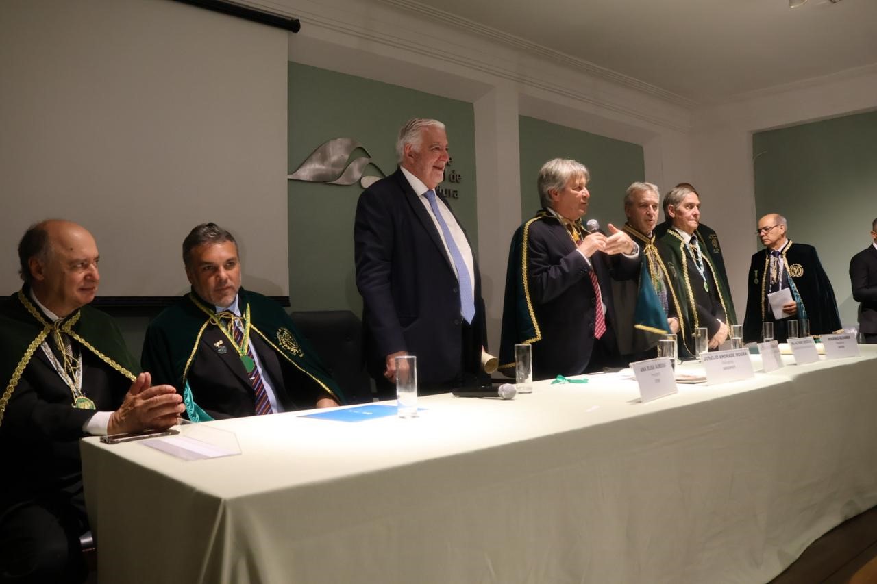 Academia Brasileira de Medicina Veterinária empossa novos membros em solenidade na SNA