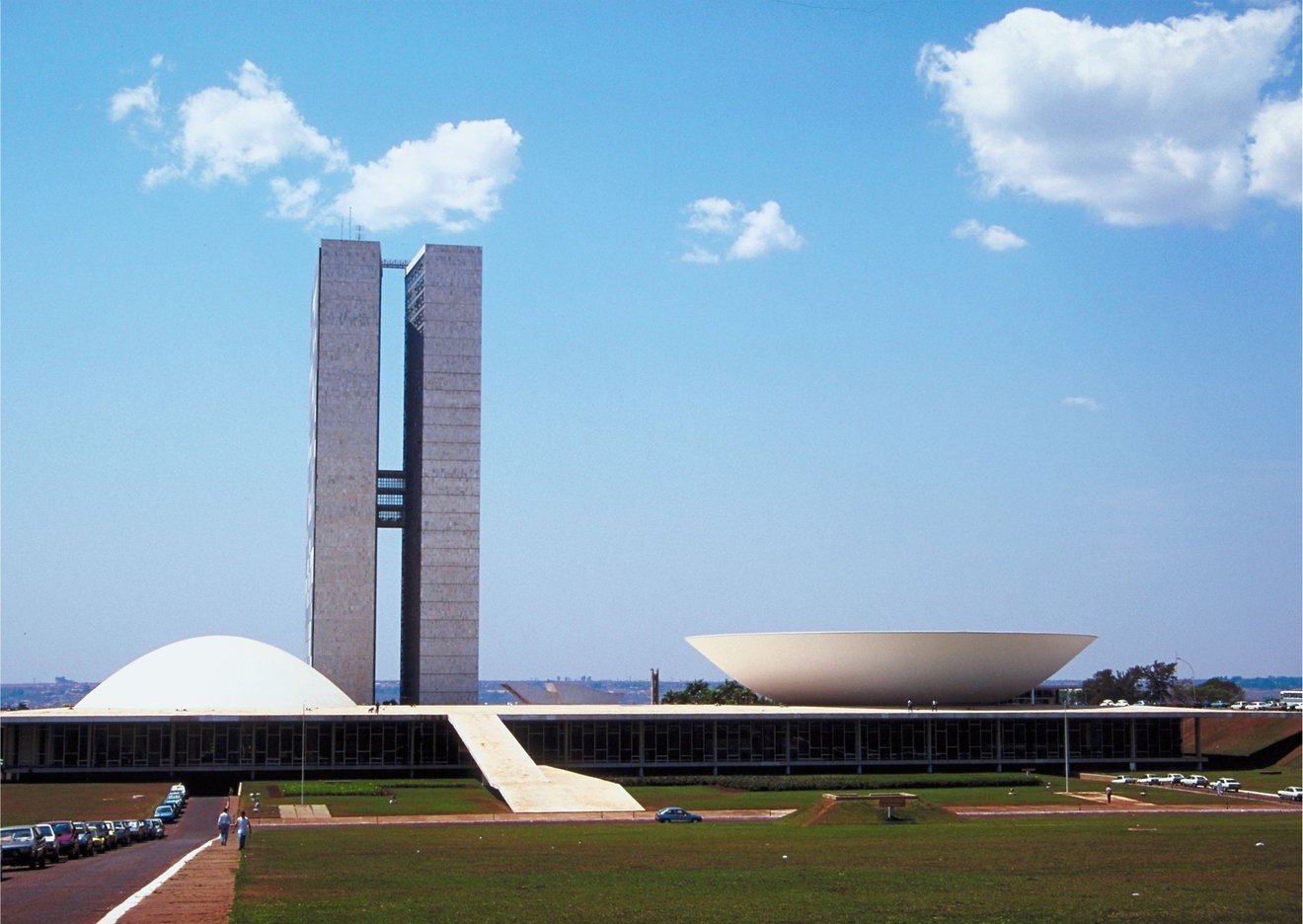 Análise da aprovação de projeto que prevê tributos menores para insumos agropecuários. Por Silas Brasileiro