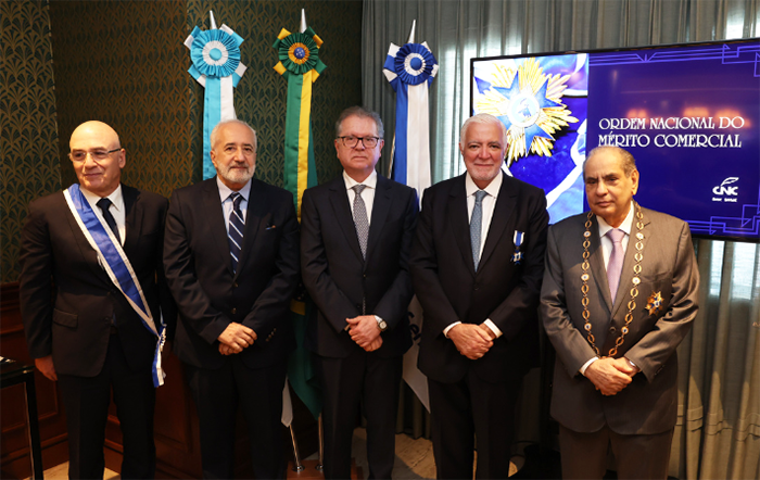 CNC homenageia Presidente da SNA com medalha da Ordem Nacional do Mérito Comercial 