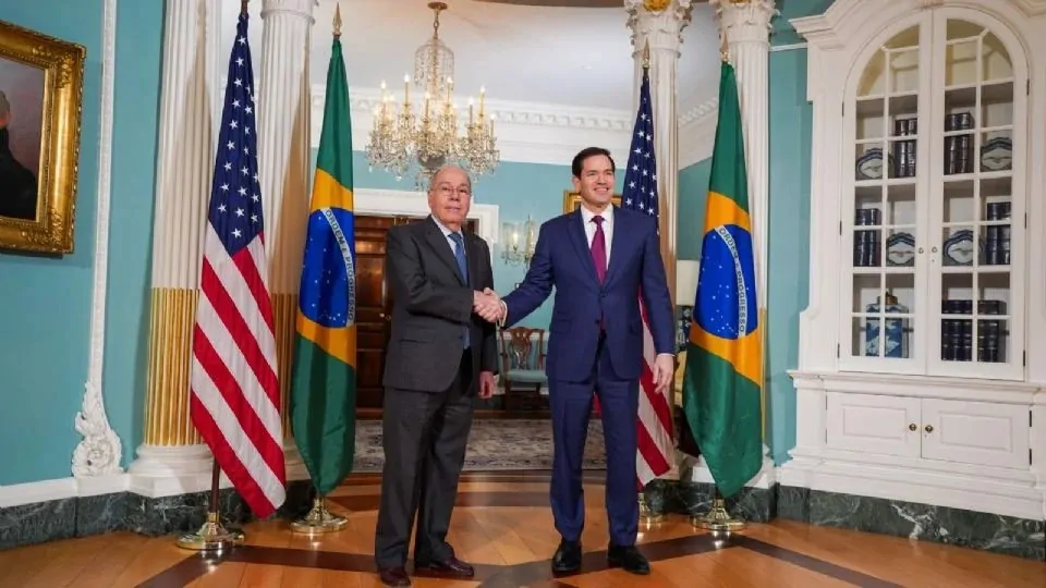 Trump sinaliza alívio em tarifas sobre café e chanceleres estão perto de acordo provisório