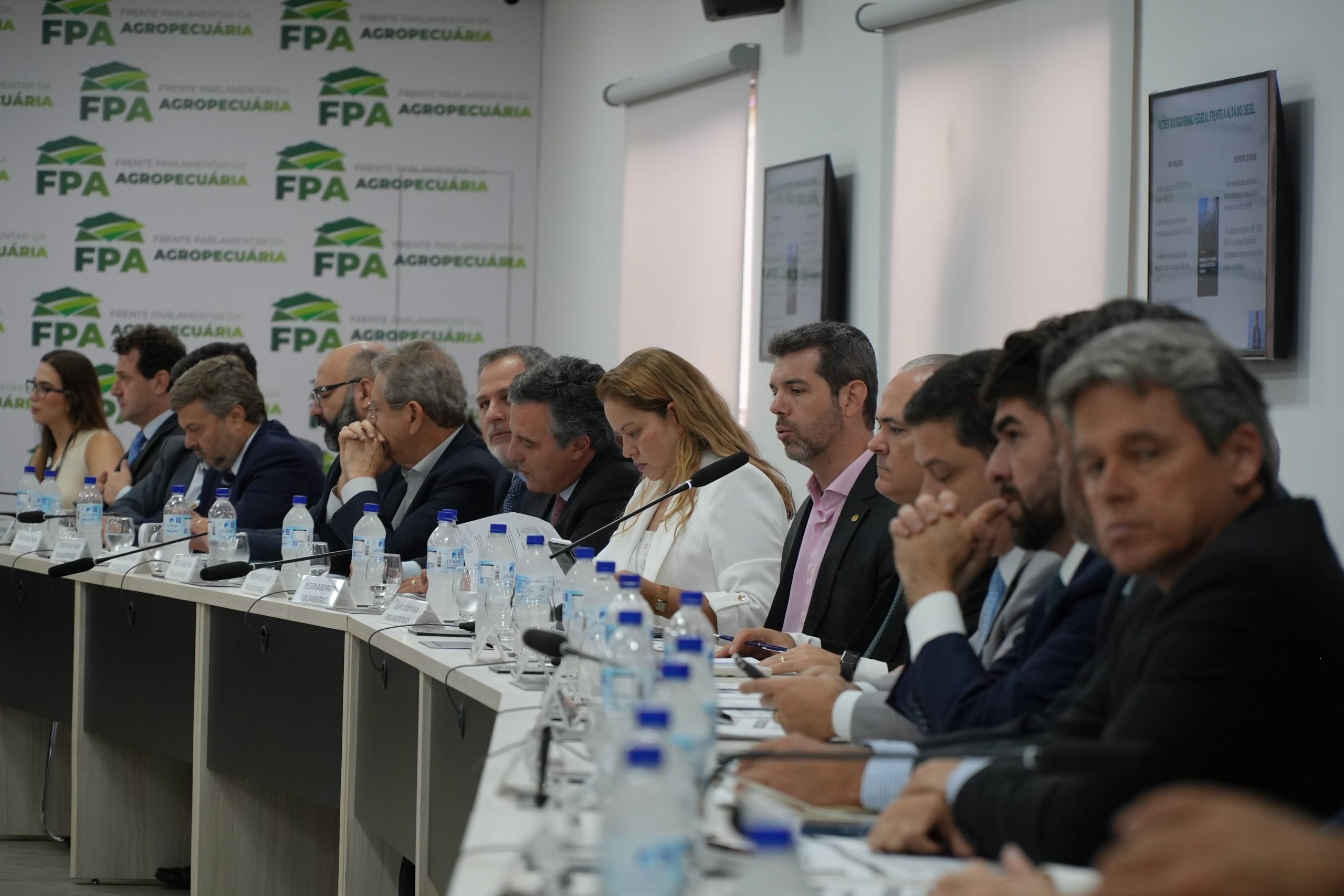 Bancada do Agro propõe ajustes na subvenção ao diesel e busca soluções para crise dos fertilizantes